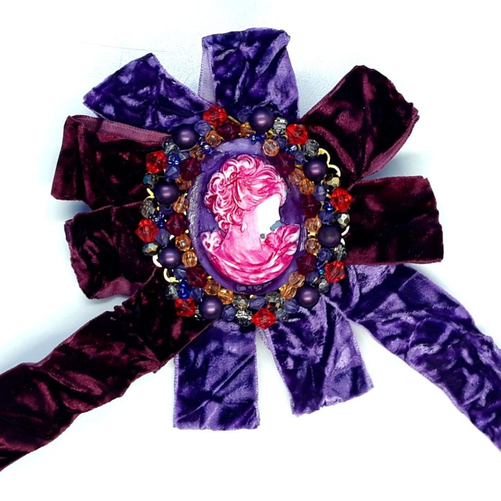 Eb Jewelry  Cameo Brooch On Velvet With Accents